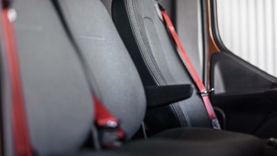 Auf den ergonomischen Volvo FE-Sitzen ist perfektes Sitzen möglich.
