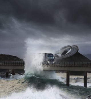 Volvo FH rijdt over een brug als precies daaronder een golf in het water omhoog komt 