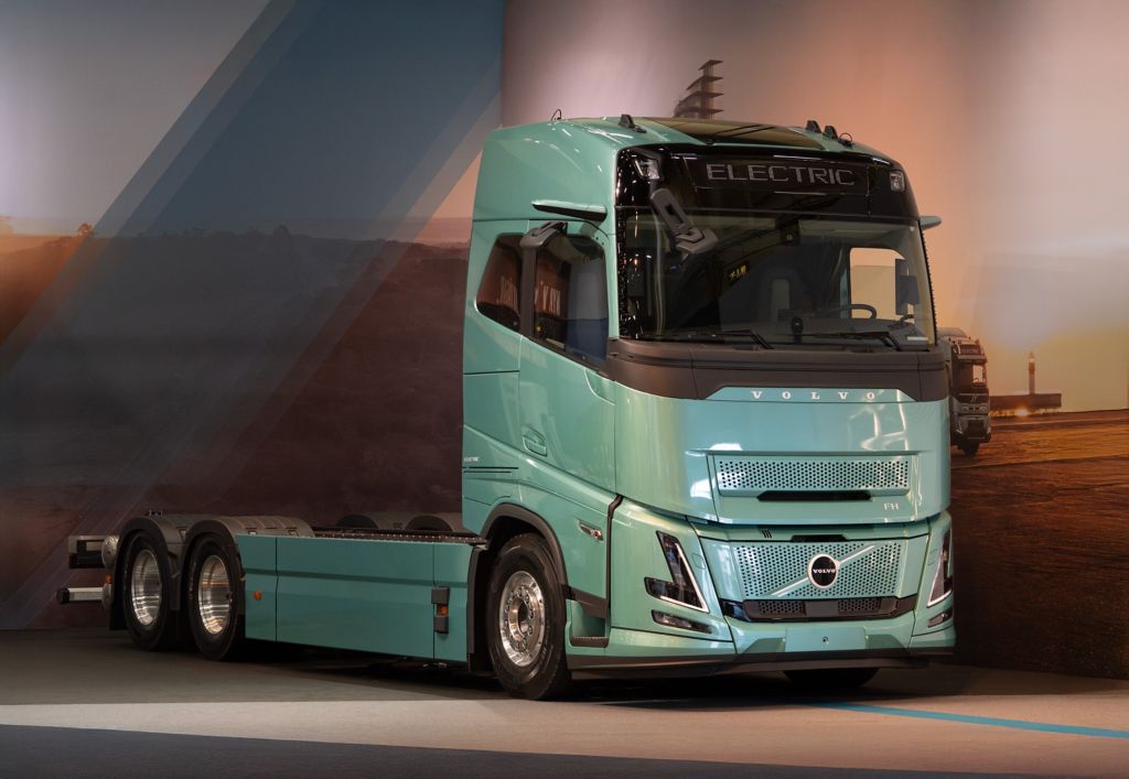 Nieuwe elektrische bakwagen van Volvo Trucks met GCW van 80 ton en meer actieradius voor LZV- en zwaartransportinzetten