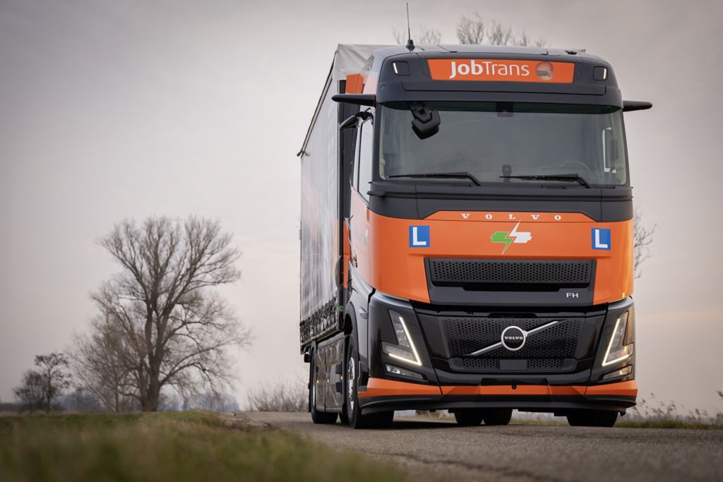 Volvo FH Aero Electric lestruck voor JobTrans