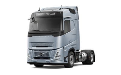 Kamion Volvo FH Aero Electric u čistom studijskom ambijentu iz prednjeg ugla od tri četvrtine.
