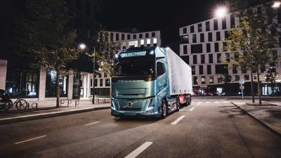 Volvo FH Electric auf der Straße