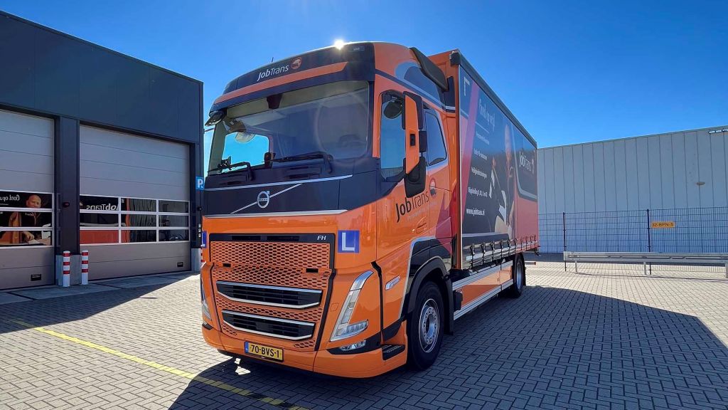 JobTrans heeft een nieuwe Volvo FH-bakwagen als lestruck in gebruik genomen