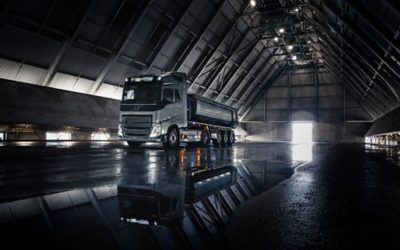 Il Volvo FH all'interno di un edificio