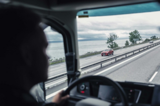 Space, visibility and comfort for long distances in the Volvo FH.
