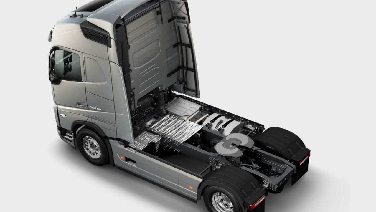 Especificaciones del Volvo FH de chasis, carga sobre el eje, suspensión, alturas de enganche, características del chasis y frenos.