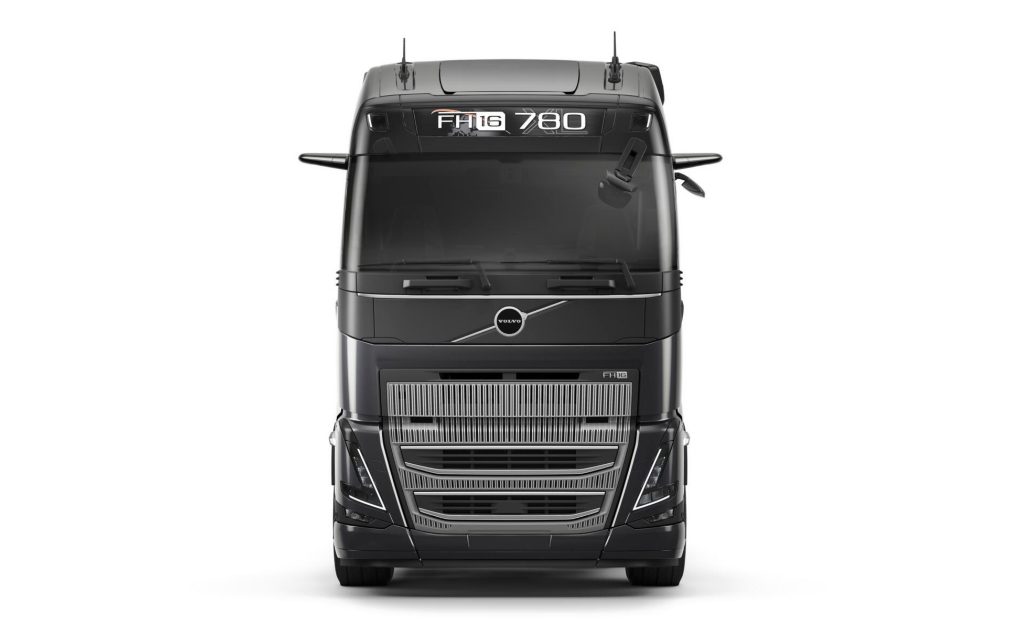 船・ボート VOLVO FH16 Globetrotter VOLVO EC 210 VOLVO FH16 Globetrotter VOLVO EC 210