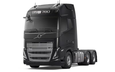 Widok studyjny z przodu i z boku czarnego samochodu ciężarowego Volvo FH16.