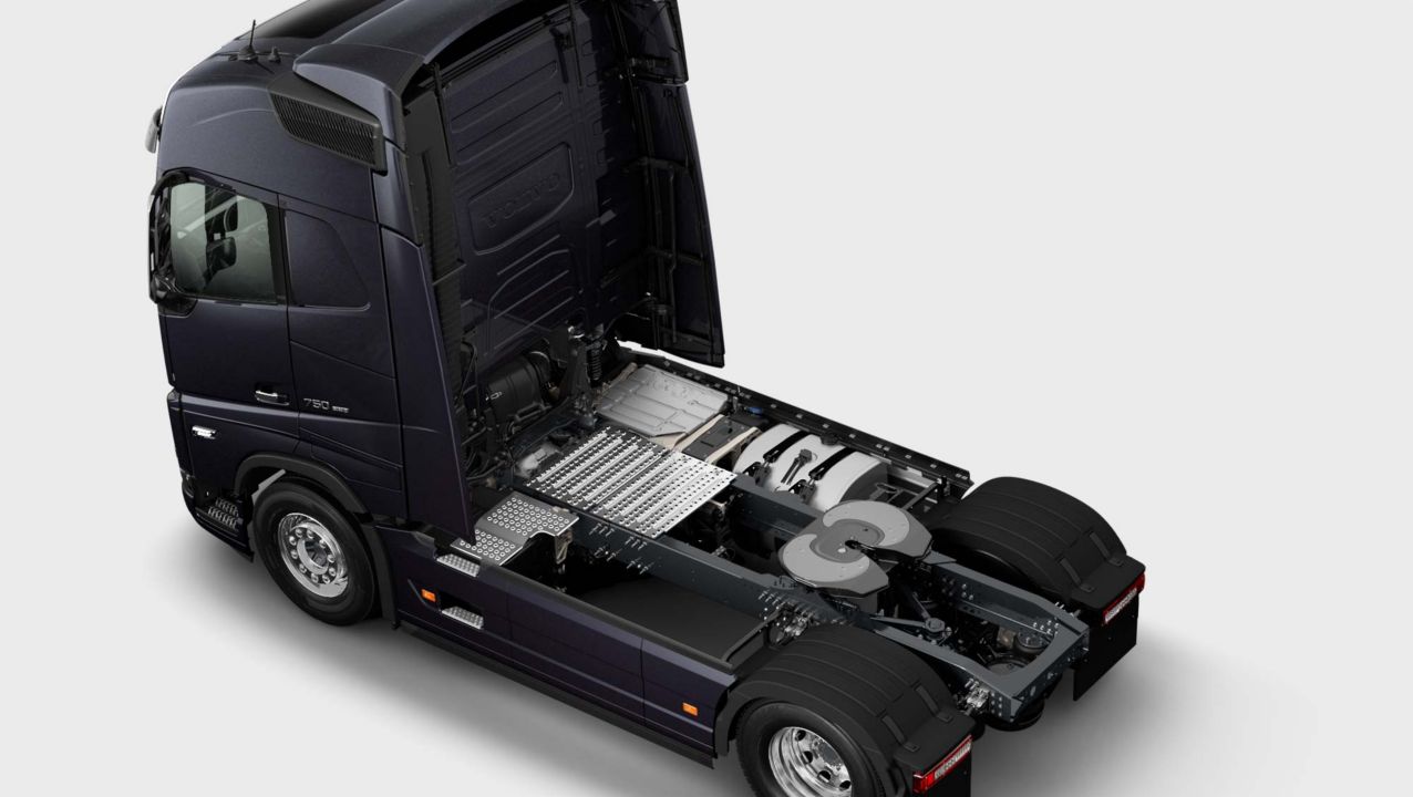 Volvo FH16 specifications for chassis, axle load, suspension, coupling heights, chassis features and brakes.