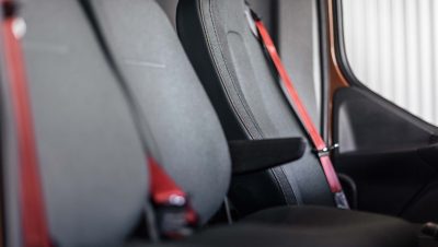V ergonomických sedadlech vozidla Volvo FL se vám bude perfektně sedět.