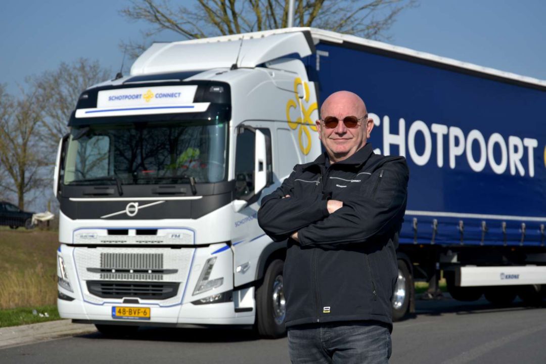 Chauffeur René kan de actieradius beïnvloeden van de Volvo FM Electric van Schotpoort Connect 