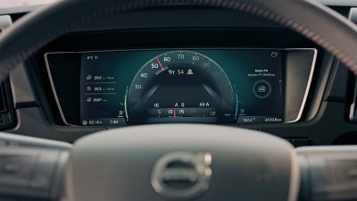 Wyświetlacz zestawu wskaźników Volvo FM jest cyfrowy i dynamiczny.