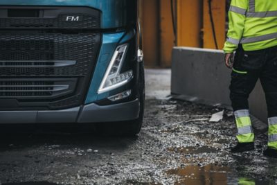 Korte Volvo FM 5-aser met hoog laadvermogen voor Millenaar & van Schaik Transport