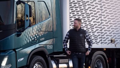 Volvo FM gas-powered - with truck driver