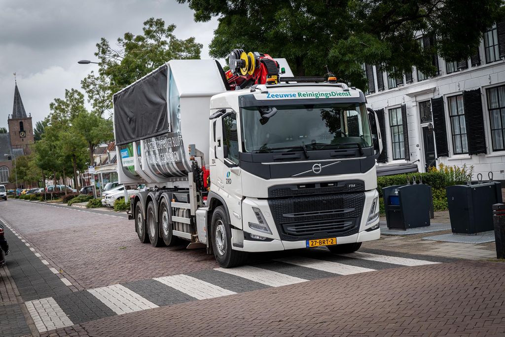 Zeeuwse Reinigingsdienst zamelt glas in met nieuwe Volvo FM 