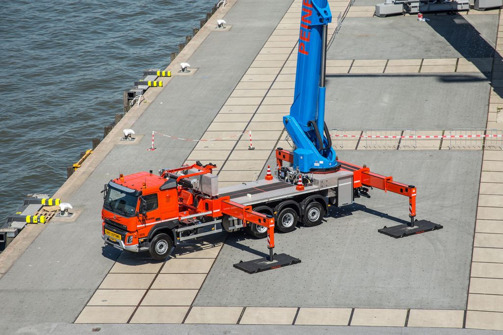 Maatwerk voor Peinemann: Volvo FMX met 75 meter hoogwerker