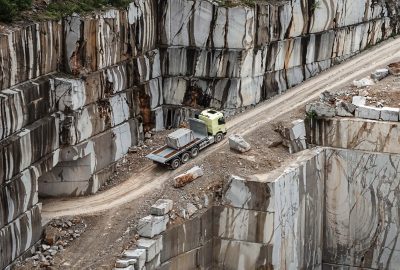 Hill Start Aid holds your Volvo FMX still at an angle when starting uphill.