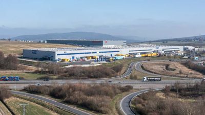In Malsfeld entstand in Zusammenarbeit mit dem Logistikpartner GEODIS auf einer Fläche von rund 5.000 Quadratmetern ein neues Zentrallager für die Volvo Group. 