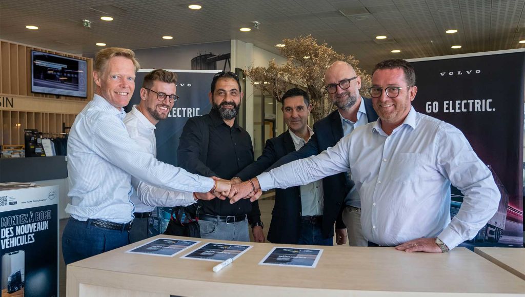 Le Groupe Bioret et DHL Express s’engagent avec Volvo Trucks France en signant une commande de 10 Volvo FH Electric.