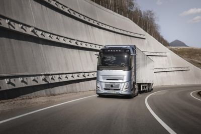Volvo Trucks' I-Roll with engine stop/start is a new feature to reduce fuel consumption and CO2 emissions