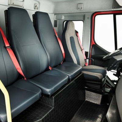 4 сиденья и сквозной проход в Volvo FE