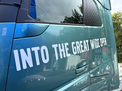 Volvo FH Aero Electric ingezet voor Into The Great Wide Open