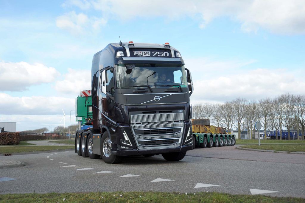 Journalist Iep van der Meer (BIGtruck) over de nieuwe Volvo FH16: “De Volvo doet opvallend soepel zijn werk”