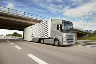 Volvo Trucks udoskonala wydajność paliwową na długich dystansach