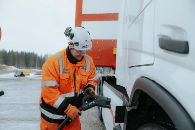 Mantsinen Group täysin sähköinen tehdaslogistiikka