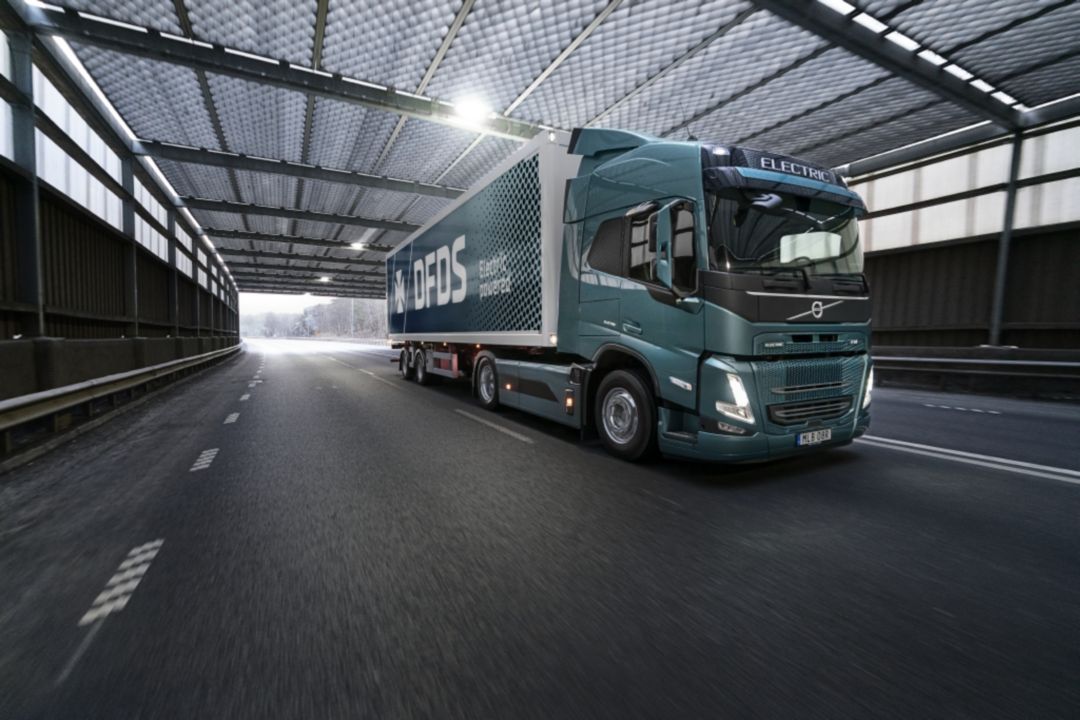 Volvo Trucks on saanut 25 raskaan sähkökuorma-auton lisätilauksen DFDS:ltä, Pohjois-Euroopan suurimmalta merenkulku- ja logistiikkayhtiöltä