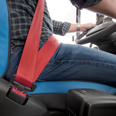 Cinturón de seguridad con tres puntos de anclaje de Volvo Trucks