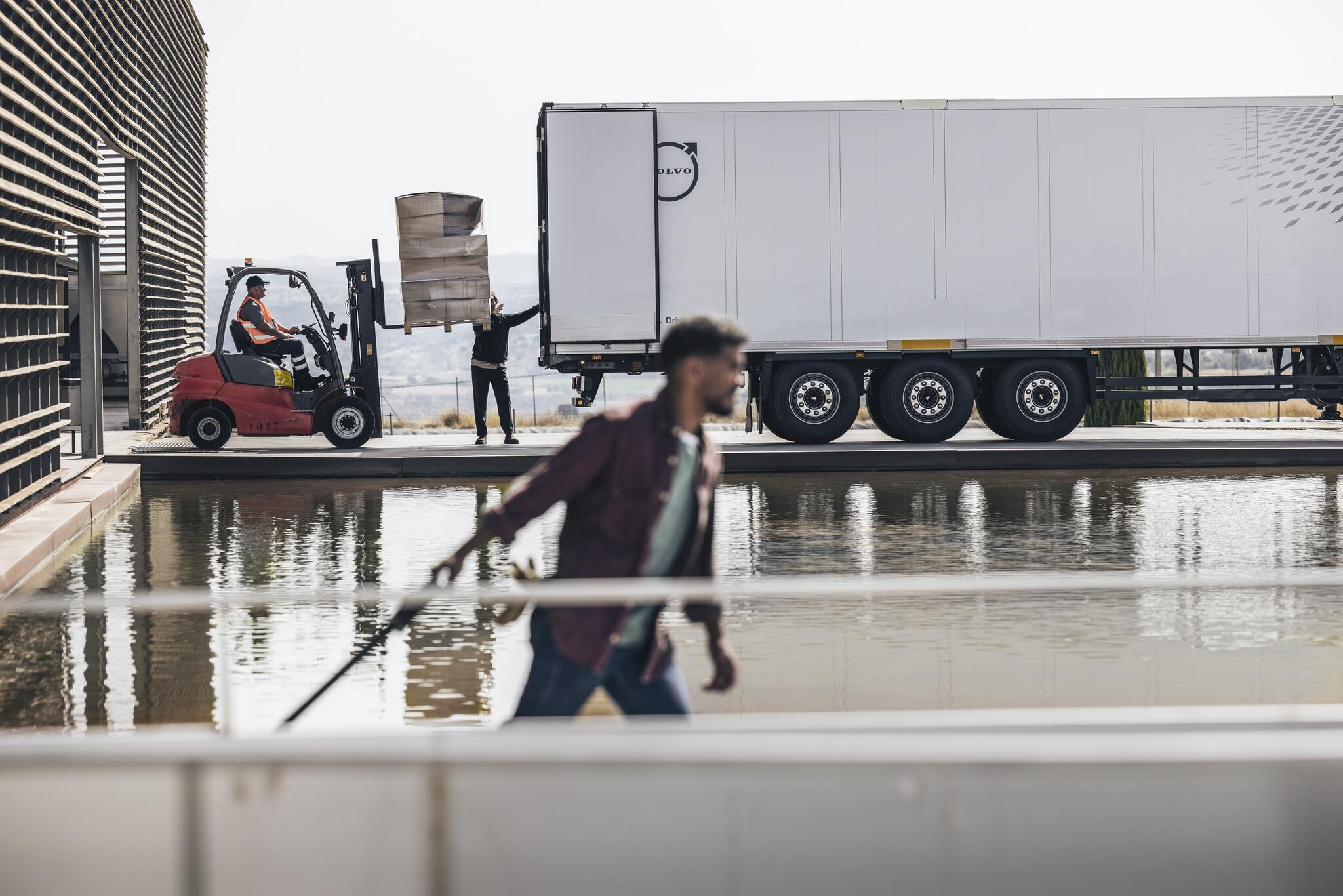 Hoe brandstofclausules voor fluctuerende dieselprijzen transportbedrijven kunnen helpen de tarieven stabiel te houden