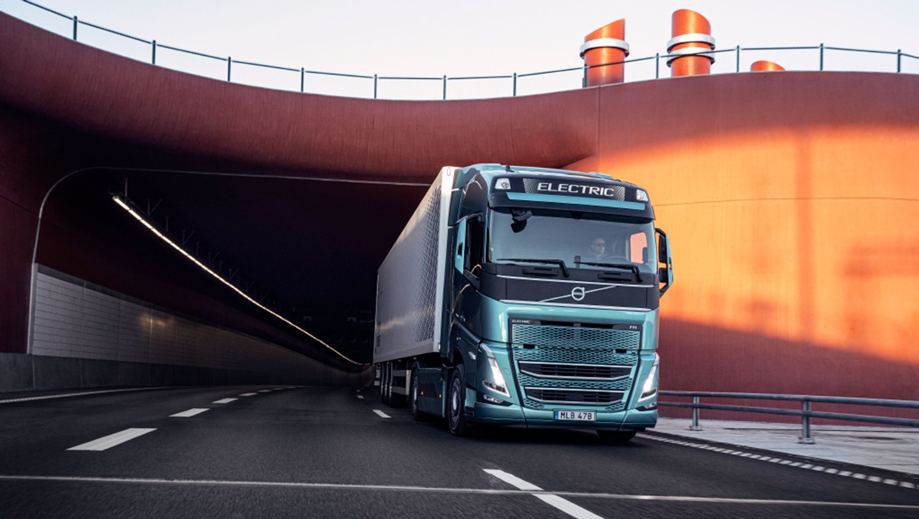 Volvo Trucks shares volume, market share records in 2022