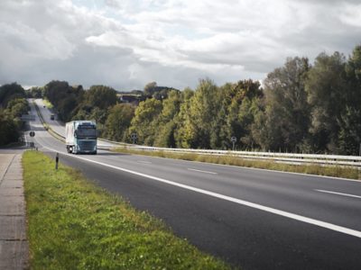 Volvo Electric mělo dojezd 345 kilometrů a spotřebovalo o 50 % méně energie než odpovídající nákladní vozidlo Volvo FH s dieselovým motorem.