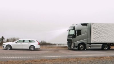 A Volvo Truck összes járművezető-támogató funkcióját bemutató film