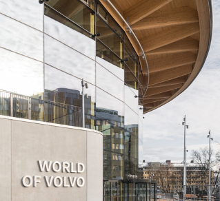 Exterieur en entree van World of Volvo in Göteborg, Zweden